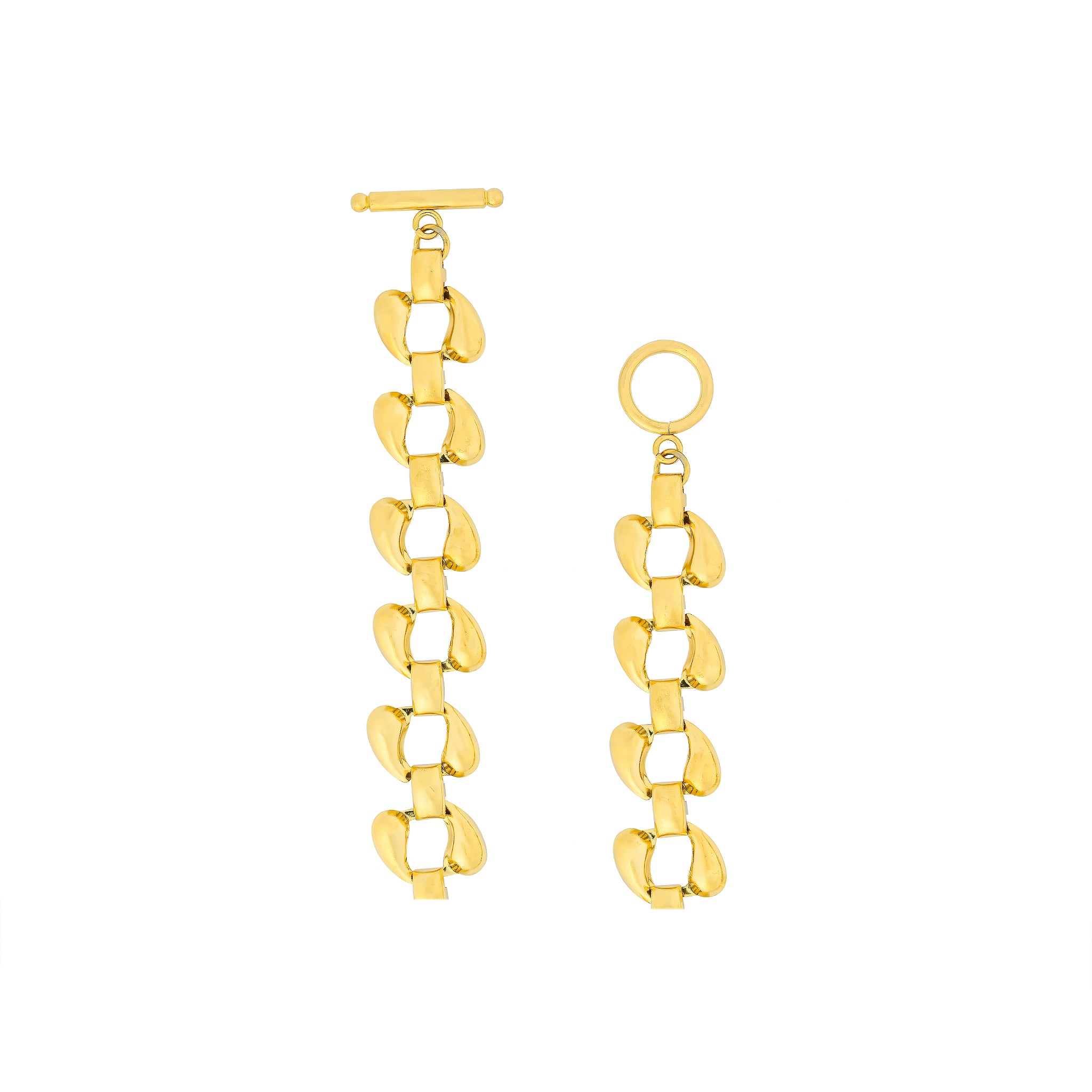 18K gold-plated chain necklace featuring polished, interlocking leaf-shaped links, exuding a bold and contemporary aesthetic.